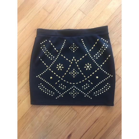 Black Mini Skirt - Gold Design. SIZE SMALL - Picture 2 of 6